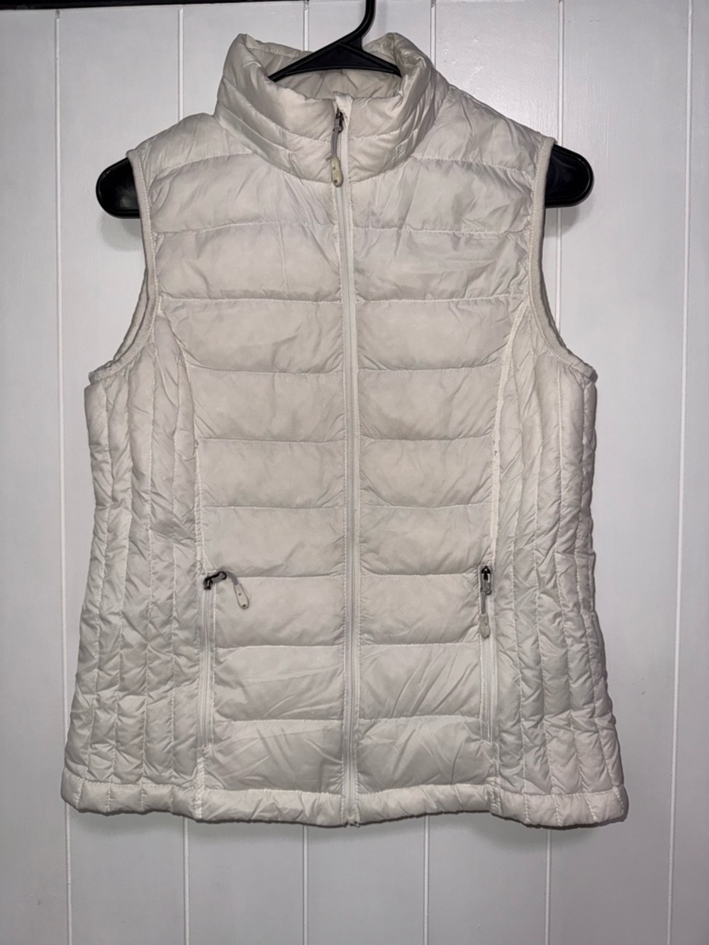Women's White Quilted Puffer Vest - Lightweight Sleeveless Jacket